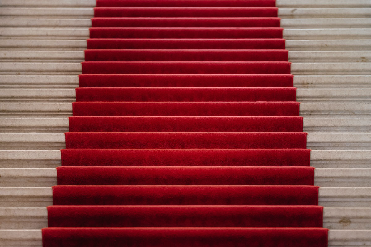 Decorate Red Carpet Style How to Host a Glamorous Grammys Party